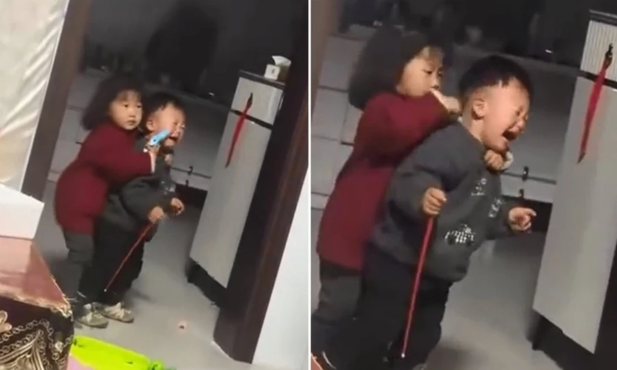 Trung Quốc: Bé gái 3 tuổi bắt em trai làm "con tin", buồn cười hay đáng lo?