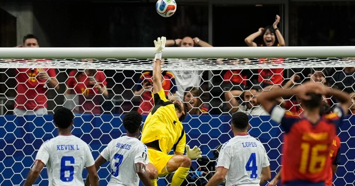 Video World Cup: Pha cứu thua khiến thủ môn Cape Verde được cả thế giới chú ý