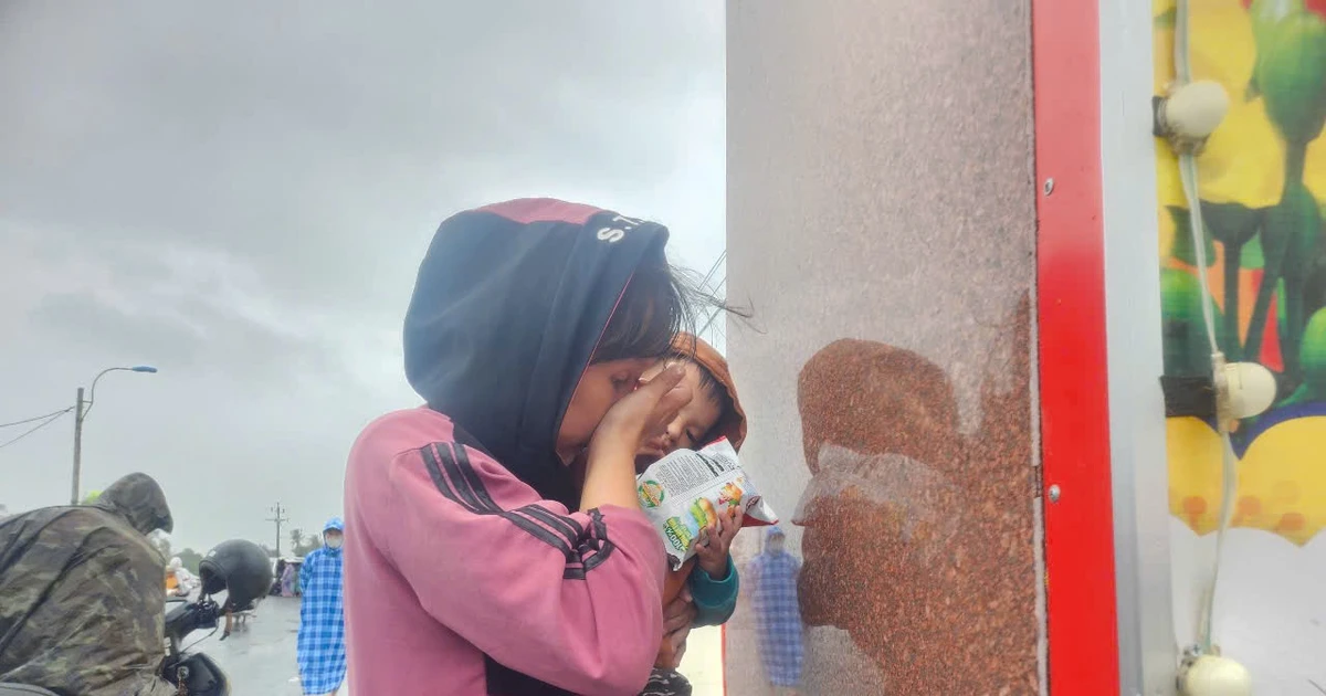 Bữa cơm nóng đầu tiên tại Đắk Lắk: Hành trình từ nước mưa, mì sống đến giọt nước mắt nhẹ nhõm