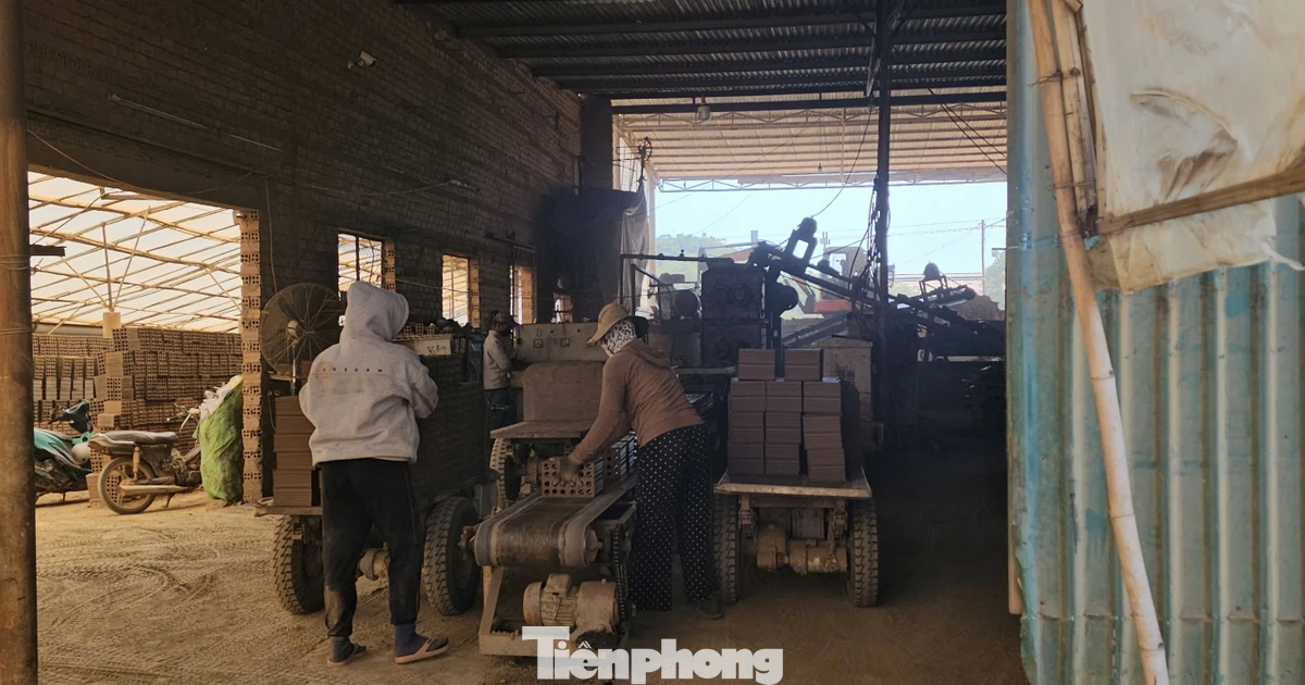Điện lực Đắk Lắk nói gì về việc ‘cắt’ điện lò gạch xã này, ‘bỏ ngỏ’ xã kia?