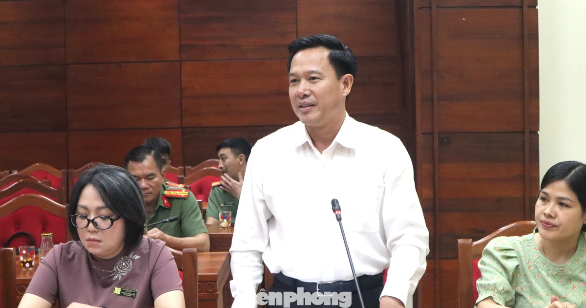 Vì sao trường tư cấm học sinh mang điện thoại vào lớp, trường công thì không?