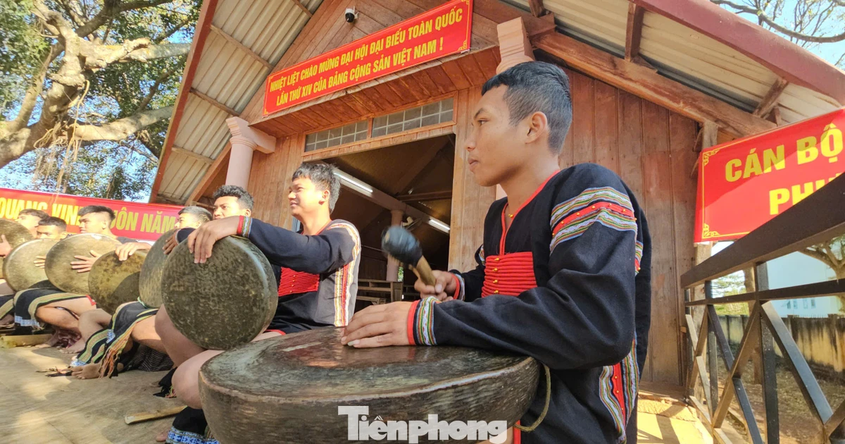 Buôn làng Tây Nguyên rộn ràng chào mừng Đại hội XIV của Đảng