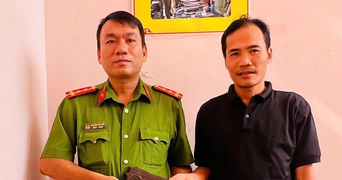 Nhặt được túi bên trong chứa súng K54 cùng 24 viên đạn