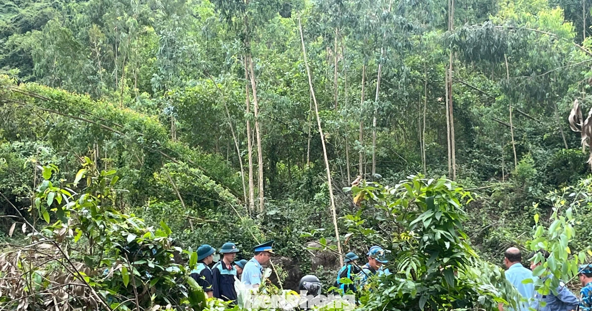 Hiện trường máy bay quân sự YAK-130 rơi ở vùng núi Đắk Lắk