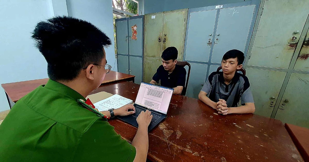 Đâm đối phương thủng dạ dày vì cho rằng bị nhìn đểu