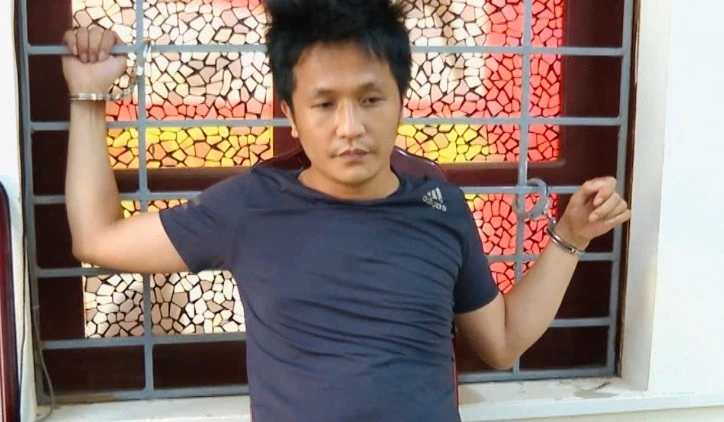 Bắt kẻ dùng hàng cấm, cầm dao tấn công trung tá công an