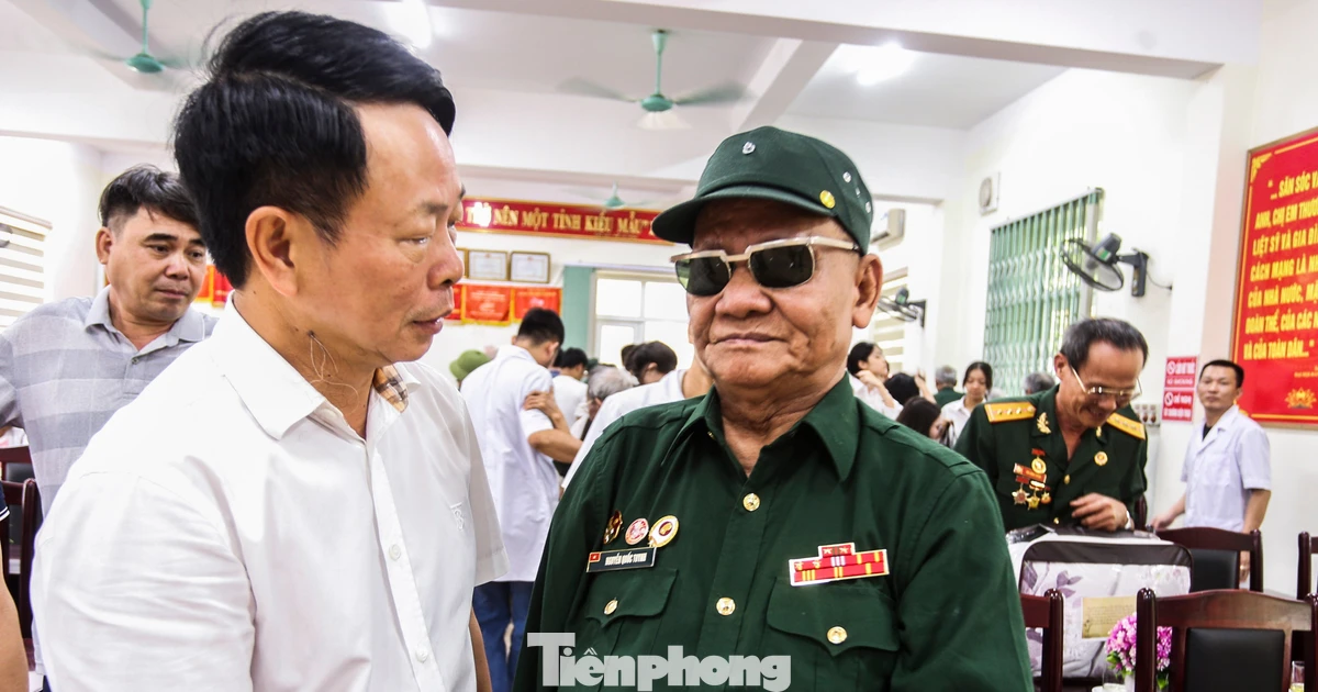 Báo Tiền Phong phối hợp với các cơ quan đơn vị thăm hỏi, tặng quà thương, bệnh binh và người có công ở Thanh Hóa