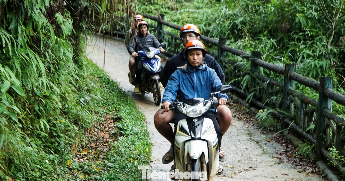 Cách 'trả ơn' thiên nhiên của đội xe ôm du lịch ở thung lũng Kho Mường