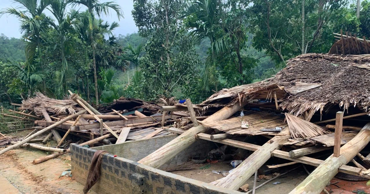 Giông lốc cuốn sập nhà dân ở Thanh Hóa khiến bé trai 13 tuổi tử vong khi đang ngủ