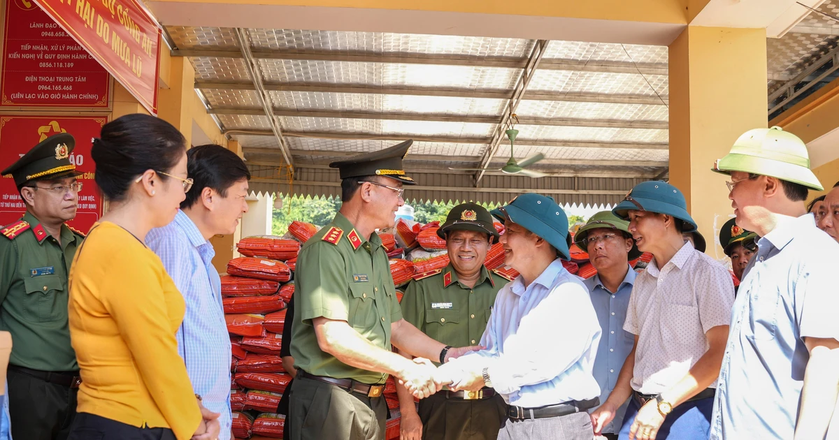 Xây hơn 500 căn nhà và trường học cho người dân vùng lũ Nghệ An