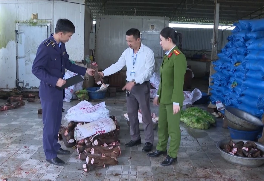 Ngăn chặn 6 tấn chân, đuôi bò bốc mùi sắp lên bàn nhậu