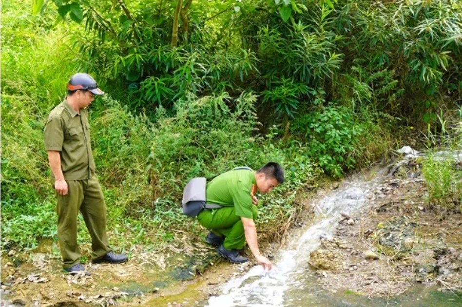 Bộ Công an vào cuộc vụ nước giếng đổi màu tím bất thường