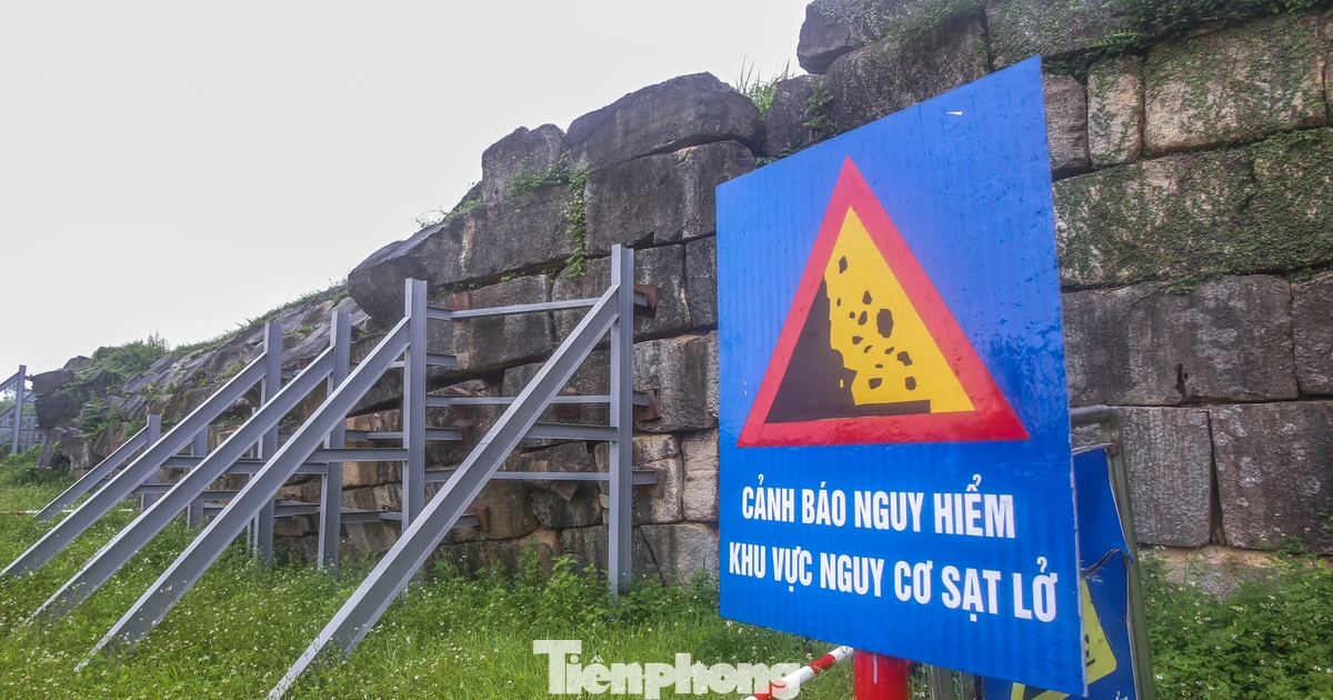 'Chống nạng' sắt cứu thành đá cổ hơn 600 trăm năm tuổi