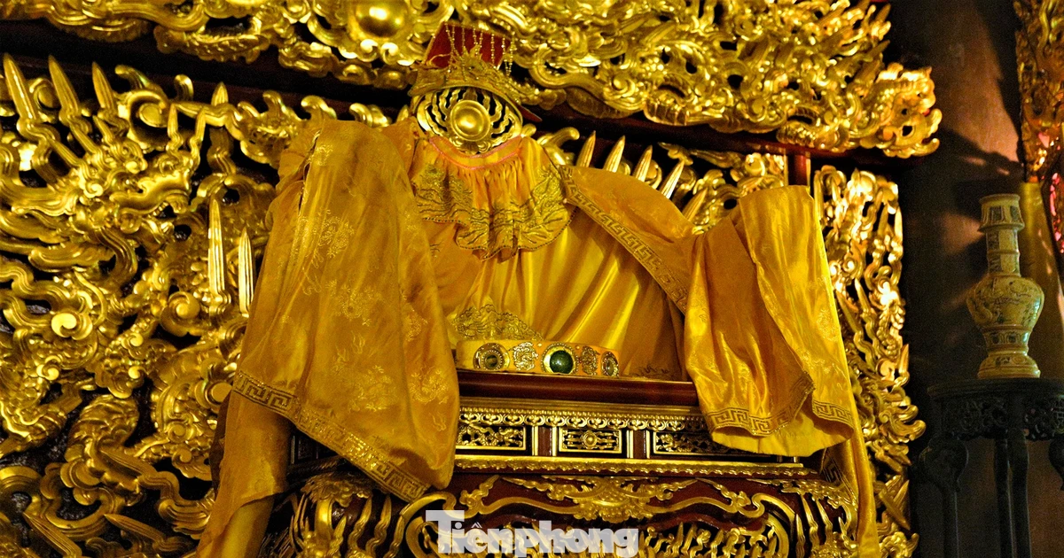 Tận thấy ngai vua dát vàng ở khu di tích nổi tiếng Thanh Hóa