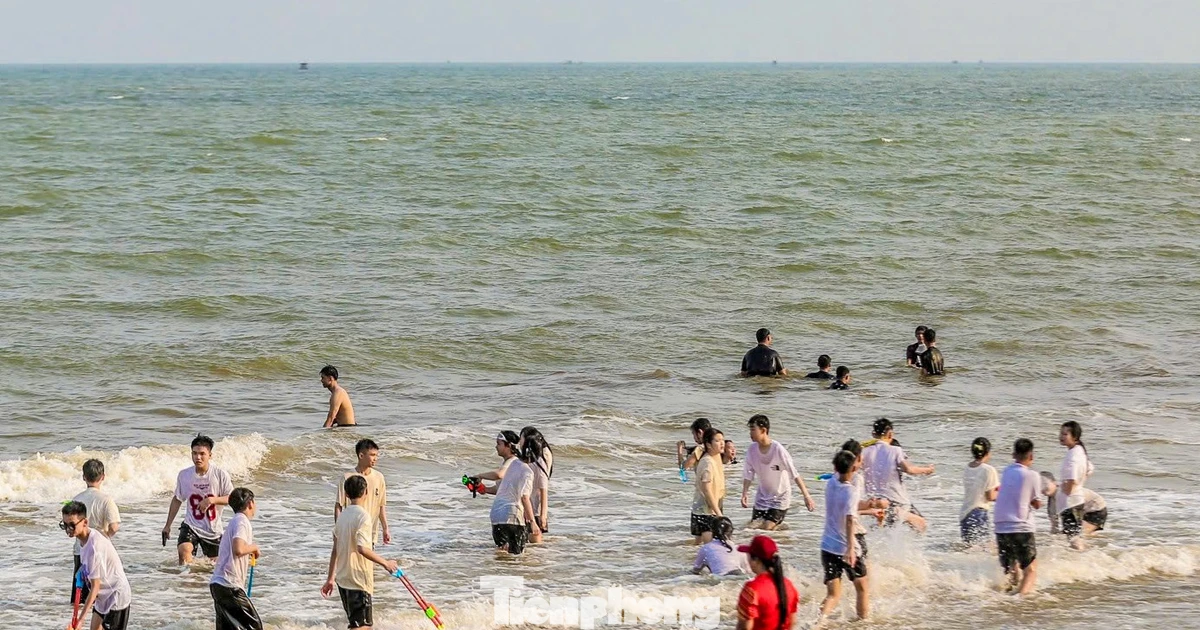Rốt ráo 'thay áo' cho bãi biển Sầm Sơn