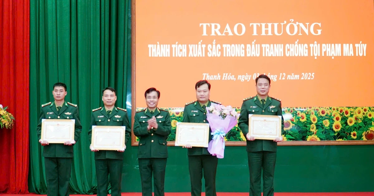 Trao thưởng cho lực lượng phá chuyên án thu giữ 32 bánh heroin