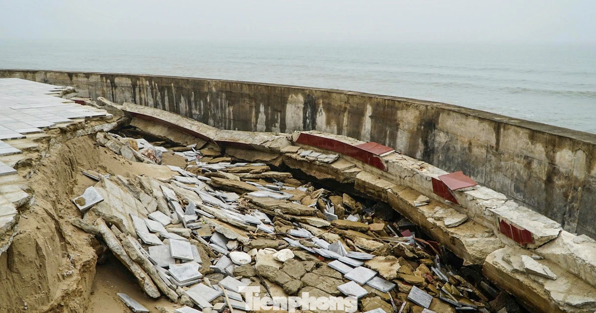 Bờ kè biển Hải Tiến bị xé toạc, cần 100 tỷ đồng để khắc phục