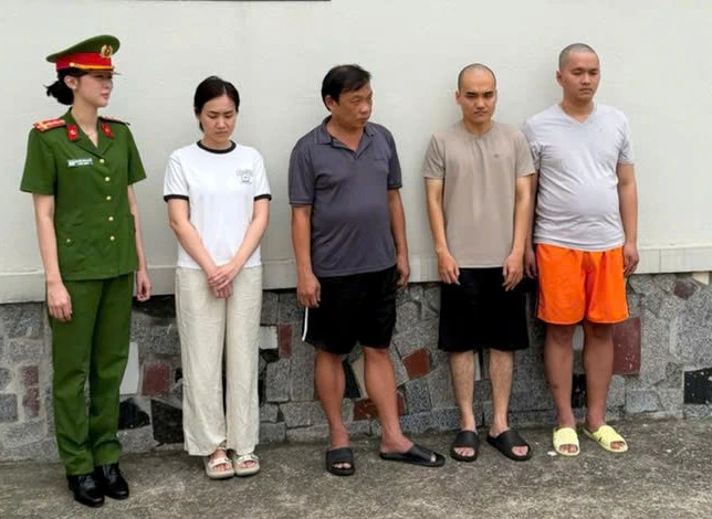 Trưởng phòng Kinh doanh của SJC khai thủ đoạn 'khai sinh' cho 3.400 viên kim cương nhập lậu từ Hồng Kông