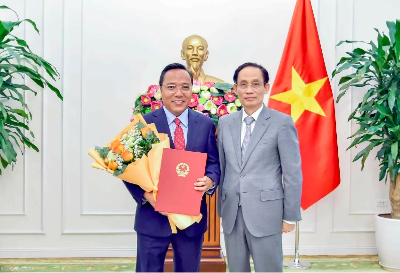 Trao quyết định bổ nhiệm hai Thứ trưởng Bộ Ngoại giao