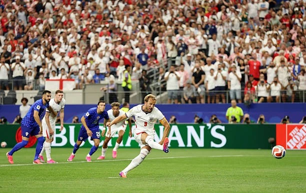 Trực tiếp Anh vs Croatia 1-0 (H1): Vào!!! Harry Kane ghi bàn trên chấm 11m