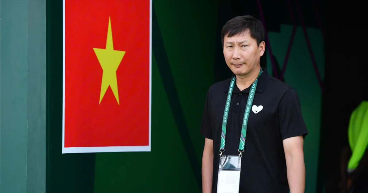 Tiến vào tứ kết, HLV Kim Sang-sik nhắn nhủ 'hãy cùng mơ về một kỳ tích'