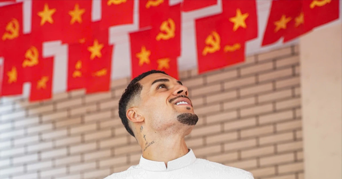 Đỗ Hoàng Hên hát Quốc ca, khát khao cống hiến cho bóng đá Việt Nam