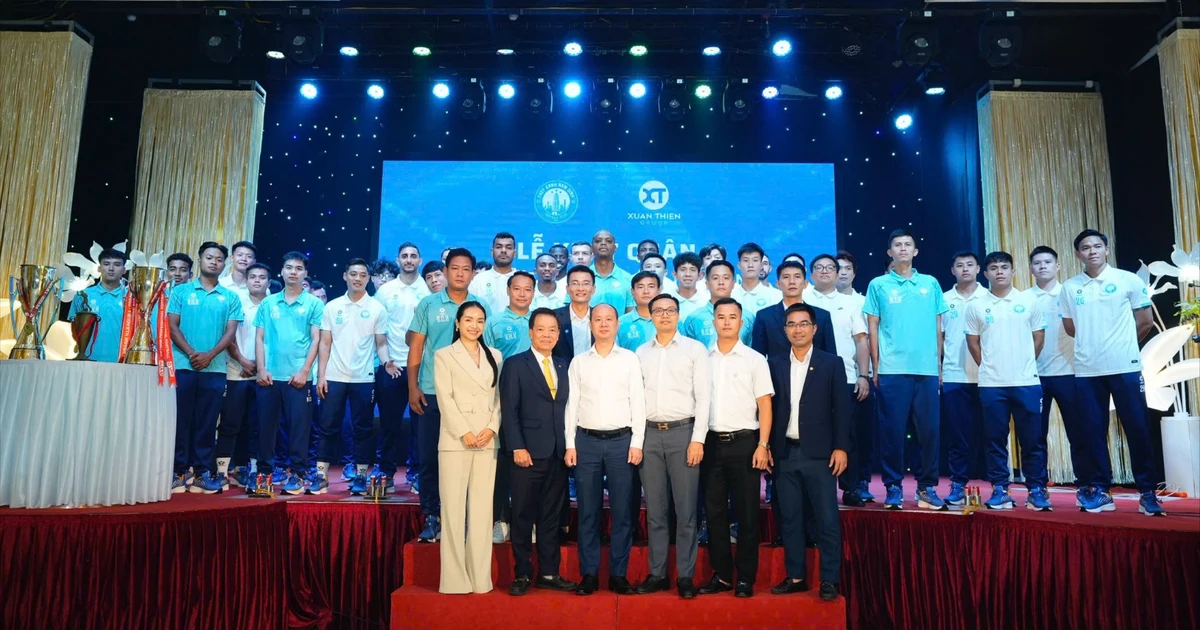 Sở hữu đội hình trị giá 8 triệu euro, HLV Vũ Hồng Việt nói lực lượng Thép Xanh Nam Định vẫn chưa dày