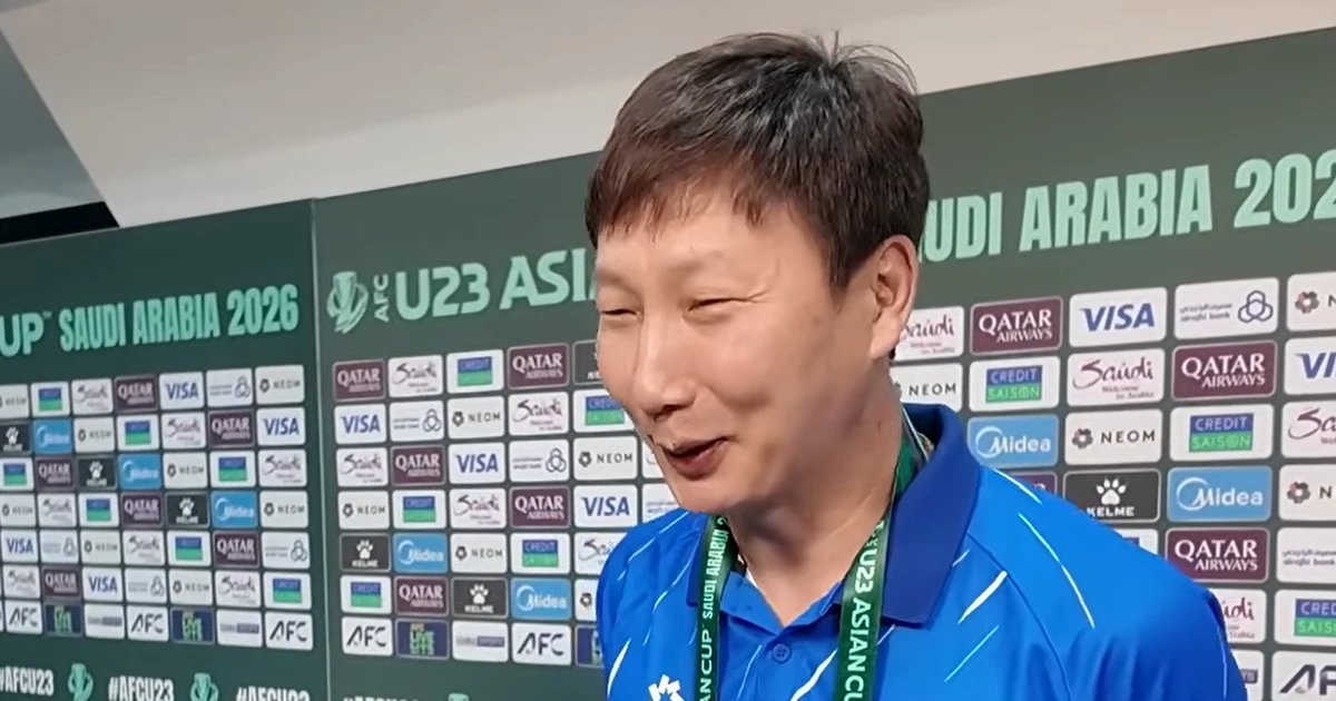 HLV Kim Sang-sik: 'Một, hai, ba! Việt Nam cố lên'