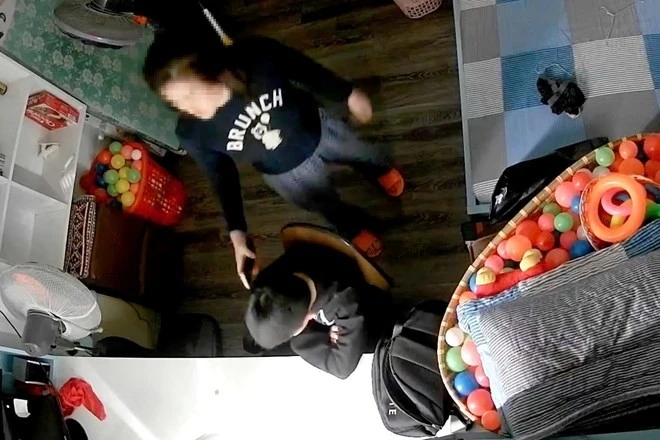 Công an Hà Nội làm việc với những người có liên quan vụ "bé trai tố bị mẹ kế bạo hành"