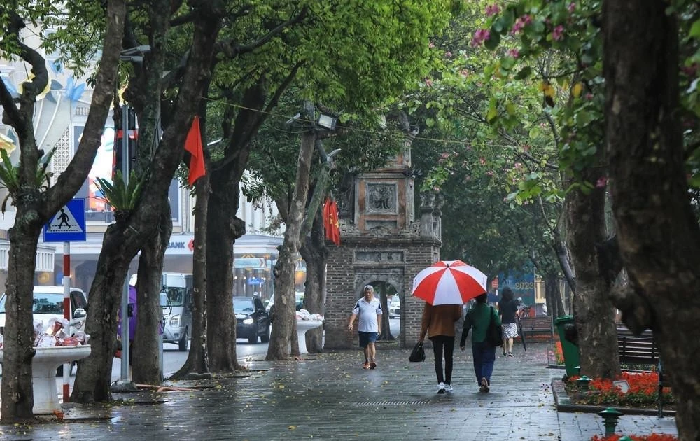 Miền Bắc sắp đón mưa liên tiếp, thời tiết ẩm ướt dự báo kéo dài đến đầu tháng 3