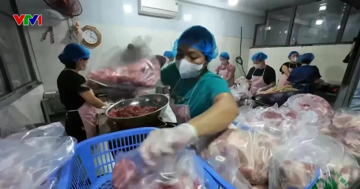 Rà soát hàng trăm trường học ở Hà Nội liên quan thịt lợn bệnh trong bữa ăn của học sinh