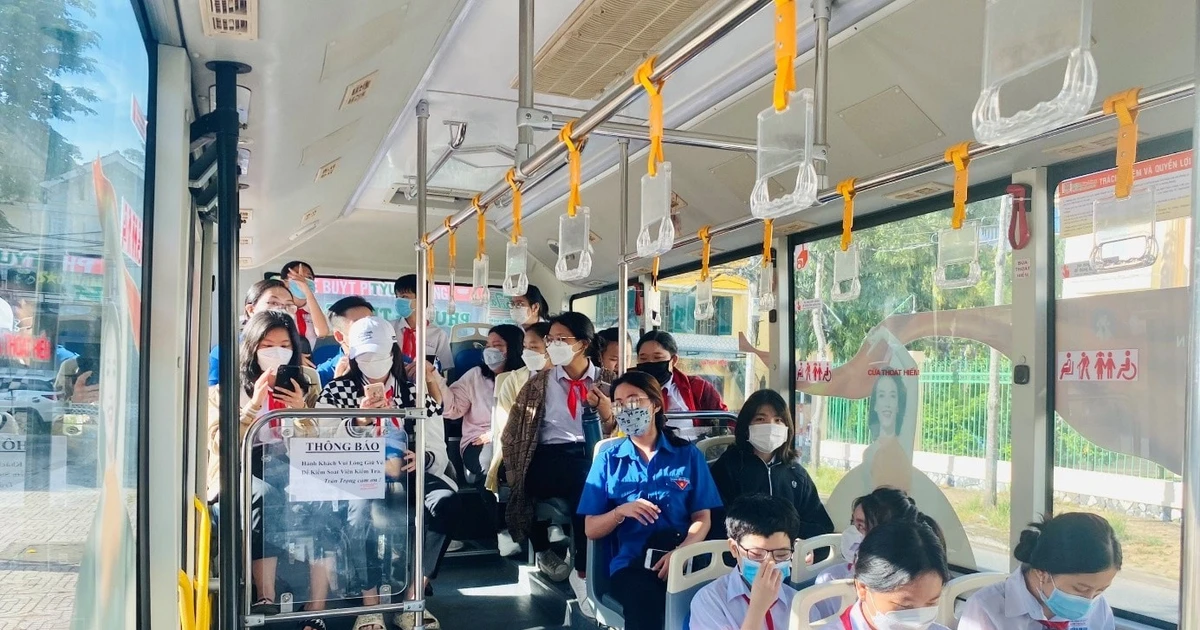 Học sinh, sinh viên tại Hà Nội sắp tới có thể được miễn phí vé xe buýt, metro