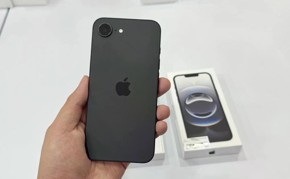 Apple bắt đầu bán iPhone 16e tân trang, có gì khác mà giá lại rẻ hơn hẳn?