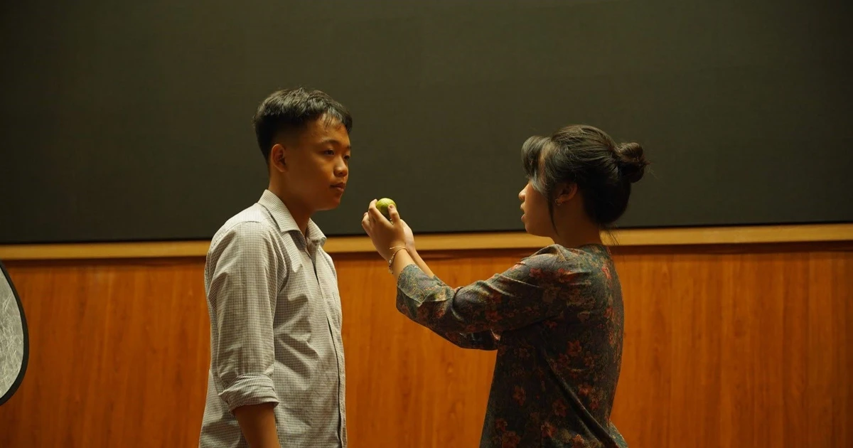 Hà Nội: Teen THPT chuyên ĐH Sư phạm "phá đảo" môn Văn với hội thảo cực xịn