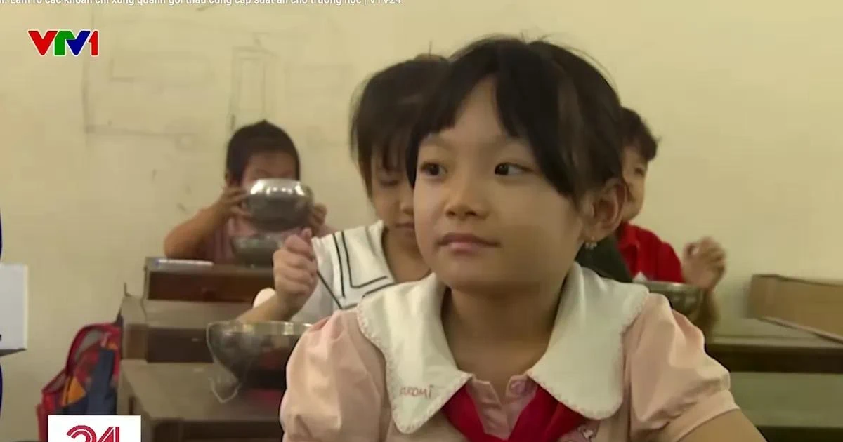 Chỉ vài giây xuất hiện trong phóng sự, nữ sinh làm nóng câu chuyện suất ăn học đường