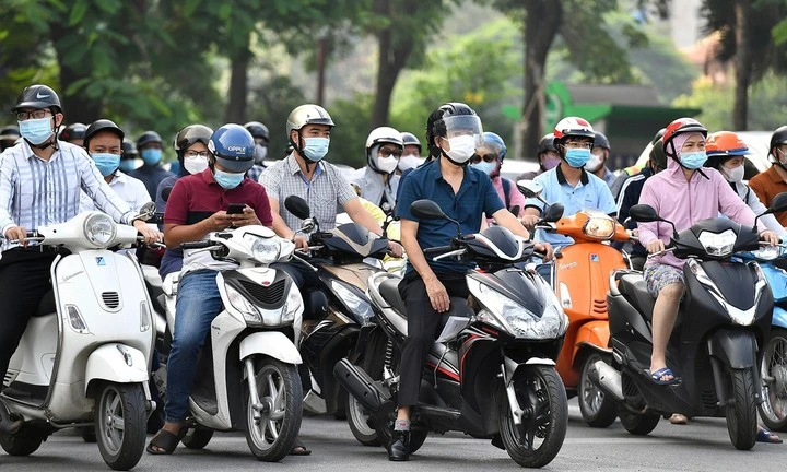 Hà Nội sẽ cấm xe máy xăng tại Hoàn Kiếm từ 1/7, phạm vi và thời gian cụ thể ra sao?