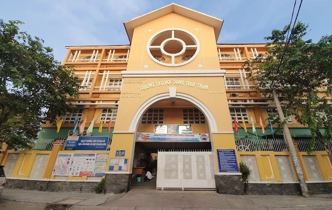 Nghi ngờ ngộ độc thực phẩm tại trường Tiểu học ở TP.HCM: Có trường hợp phải thở máy