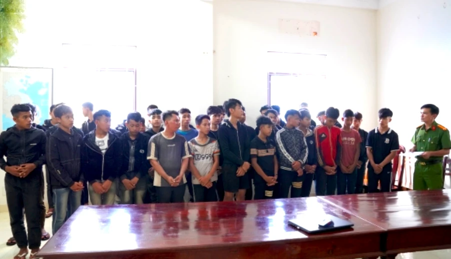 Gần 50 đối tượng mang kiếm truy lùng đối thủ