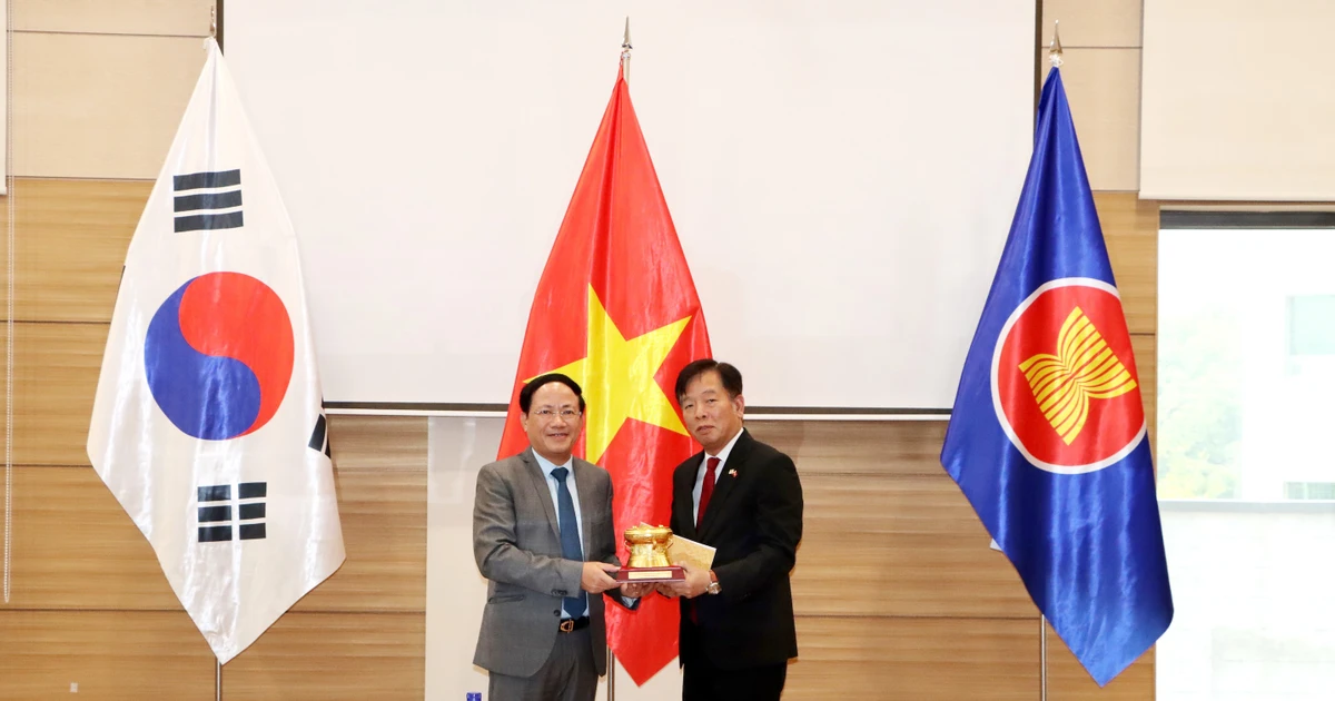 Chủ tịch UBND tỉnh Gia Lai Phạm Anh Tuấn làm việc với Đại sứ quán Việt Nam tại Hàn Quốc