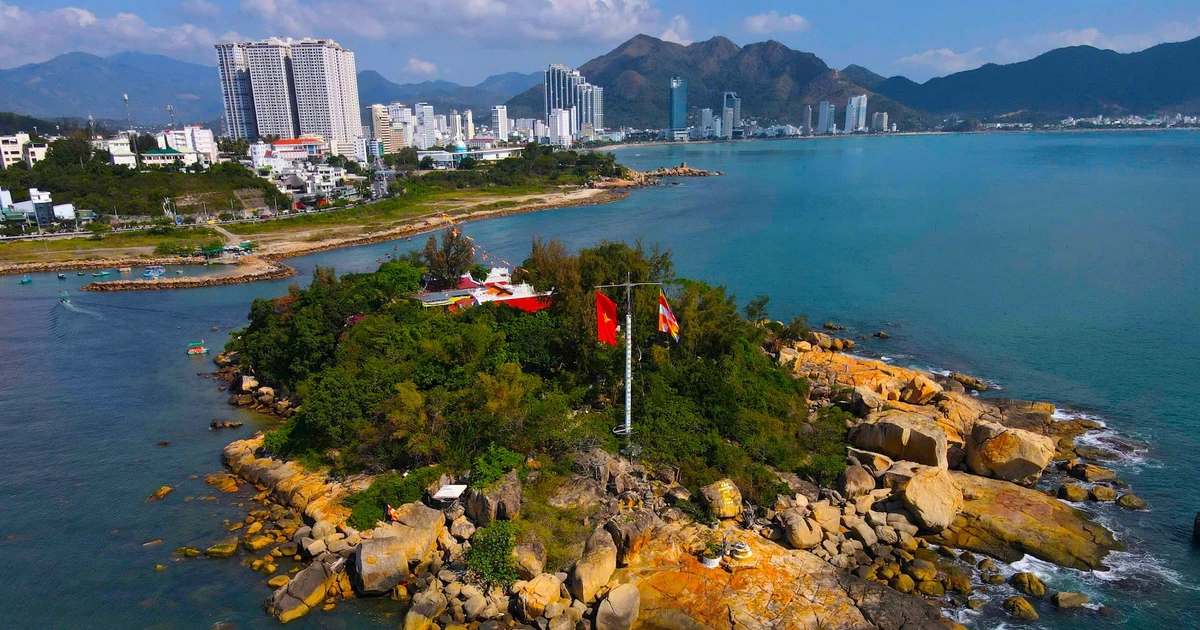 Ngắm ngôi chùa đặc biệt trên hòn đảo nhỏ ở Nha Trang