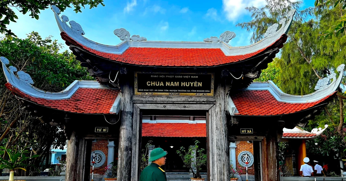 Ngôi chùa gỗ độc đáo trên đảo Nam Yết