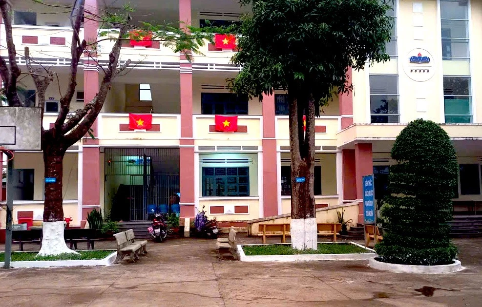 Công an điều tra vụ giấu rìu trong balo mang lên lớp đánh bạn học