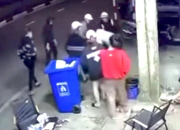 Đang ngồi uống nước, nam sinh lớp 9 bị đánh tử vong