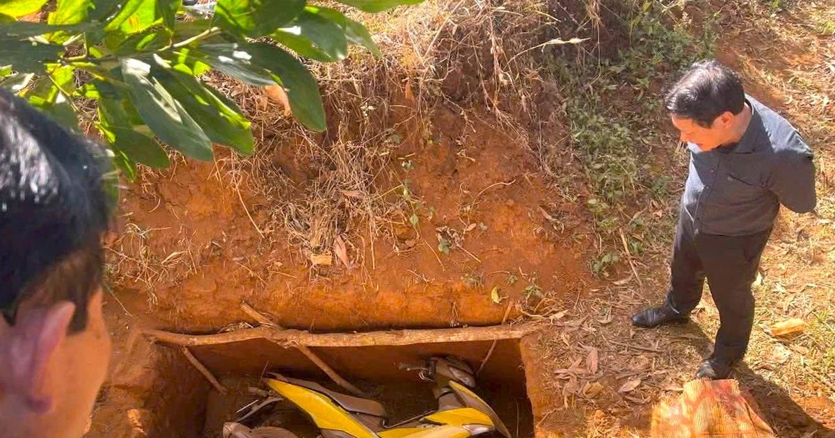 Phát hiện xe máy nghi liên quan vụ cướp ngân hàng ở Gia Lai được chôn dưới hố đất