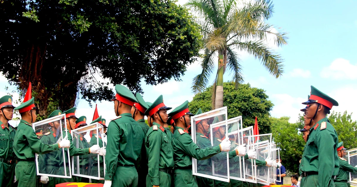 Xúc động lễ an táng 18 hài cốt liệt sĩ hy sinh ở Campuchia