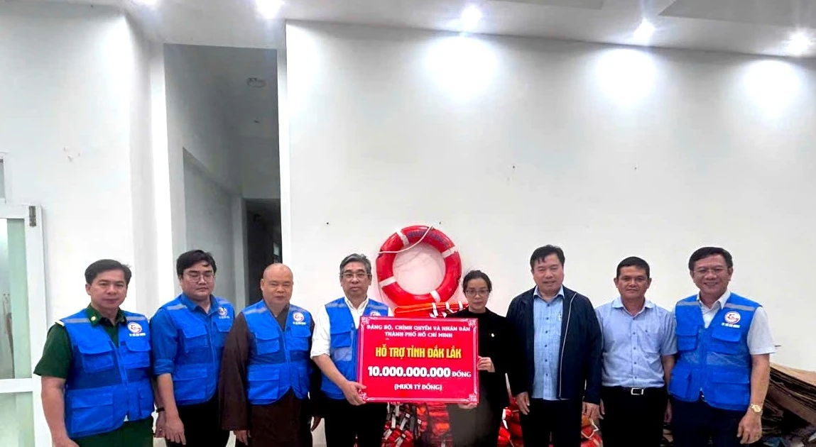 TP.HCM, báo Tiền Phong chung tay cùng Đắk Lắk khắc phục bão lũ