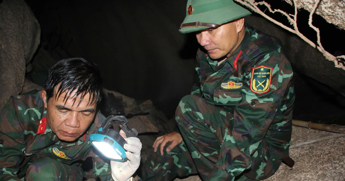 Công tác tìm kiếm 6 hài cốt liệt sỹ trong các hang đá