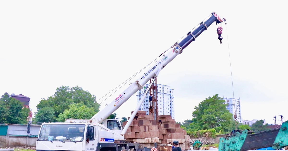 Dự án cao tốc kết hợp đường sắt đô thị V+: Hoàn thiện 21/28 tim cọc, đẩy nhanh thi công móng đài giữa những ngày mưa