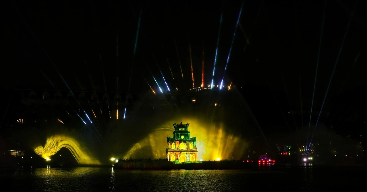 'Hà Nội rạng rỡ' thắp sáng Hồ Gươm bằng nghệ thuật 3D Mapping kỷ niệm 80 năm Quốc khánh