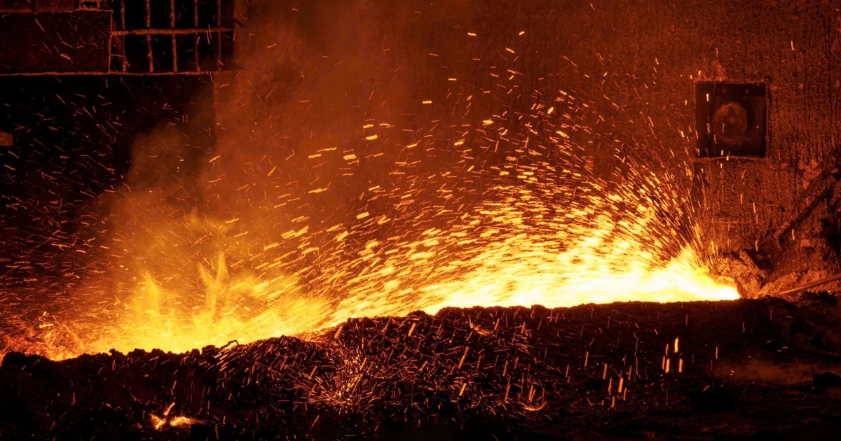 Lò cao số 2 của Khu liên hợp gang thép Hòa Phát Dung Quất 2 ra mẻ gang đầu tiên